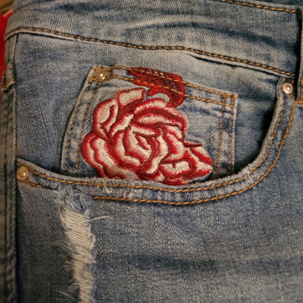 INC Embroidered Distressed Crop Jeans Sze 24W  NWT - Picture 4 of 4